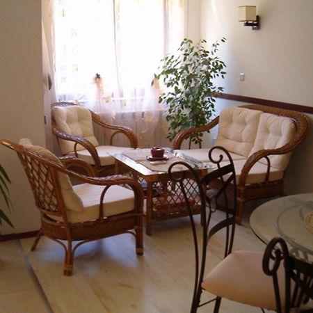 Family Hotel Bellehouse 체르노모레츠 외부 사진