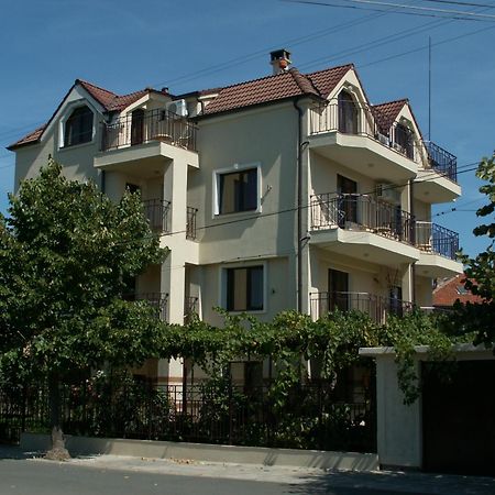 Family Hotel Bellehouse 체르노모레츠 외부 사진